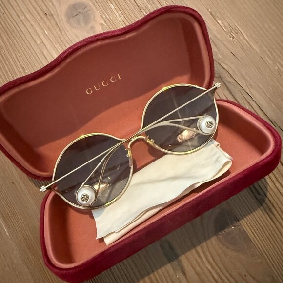 Gucci Sunglasses - Picture 3 of 4